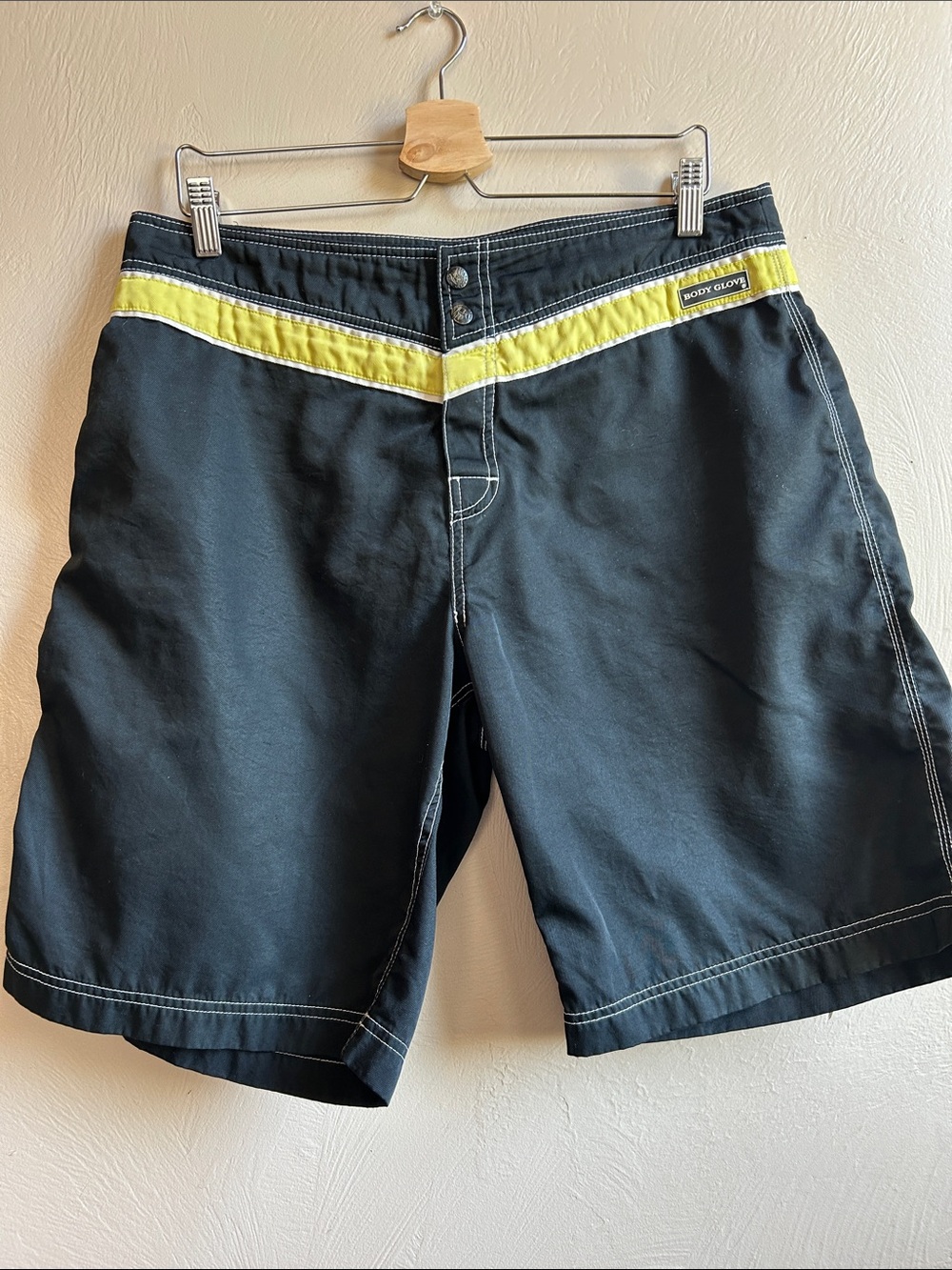 Body Glove Men’s Boardwalk Y2K Style Swim Shorts W/Yellow Chevron Lines Accents.